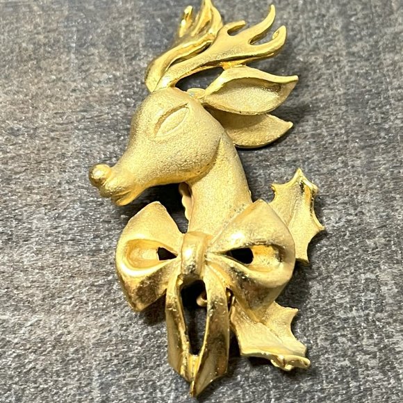 Vintage 1960's Beautiful Gold Tone Reindeer Brooch Pin Holiday Deer Christmas - Picture 2 of 7